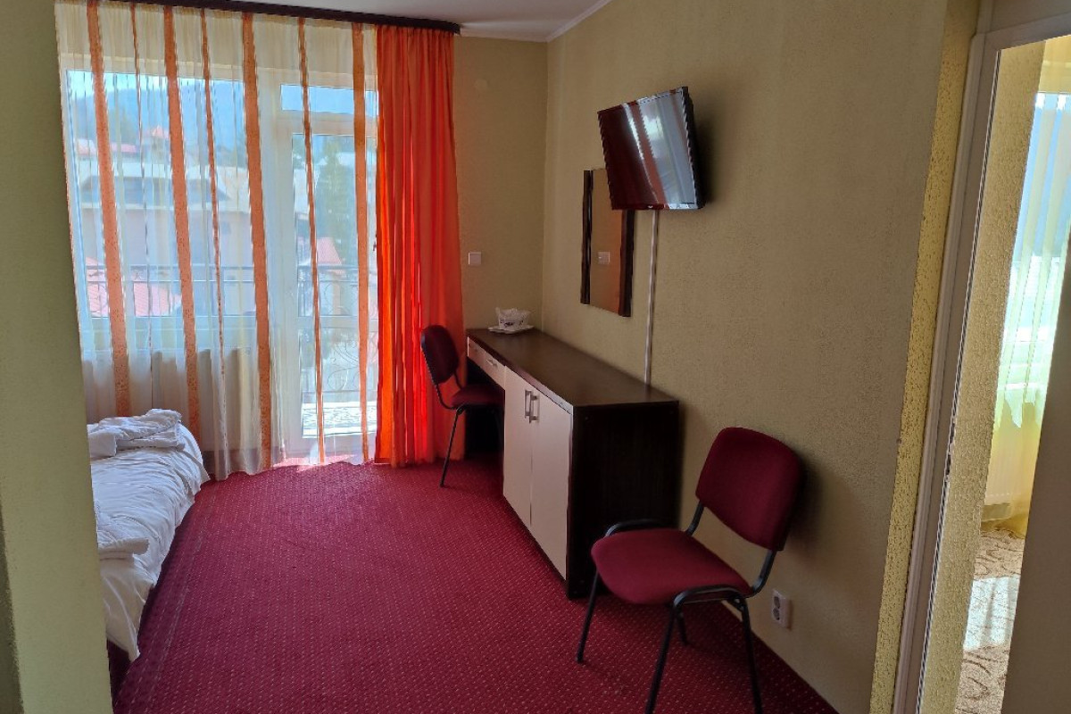 HOTEL IRI.