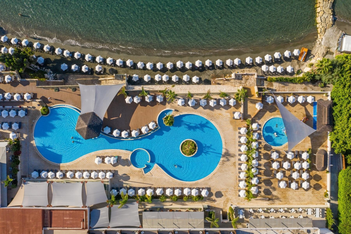 THE ROYAL APOLLONIA