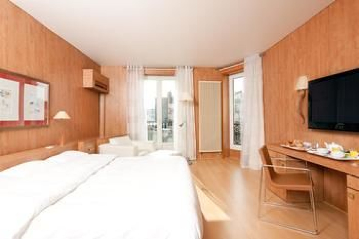 BEST WESTERN RONCERAY OPERA