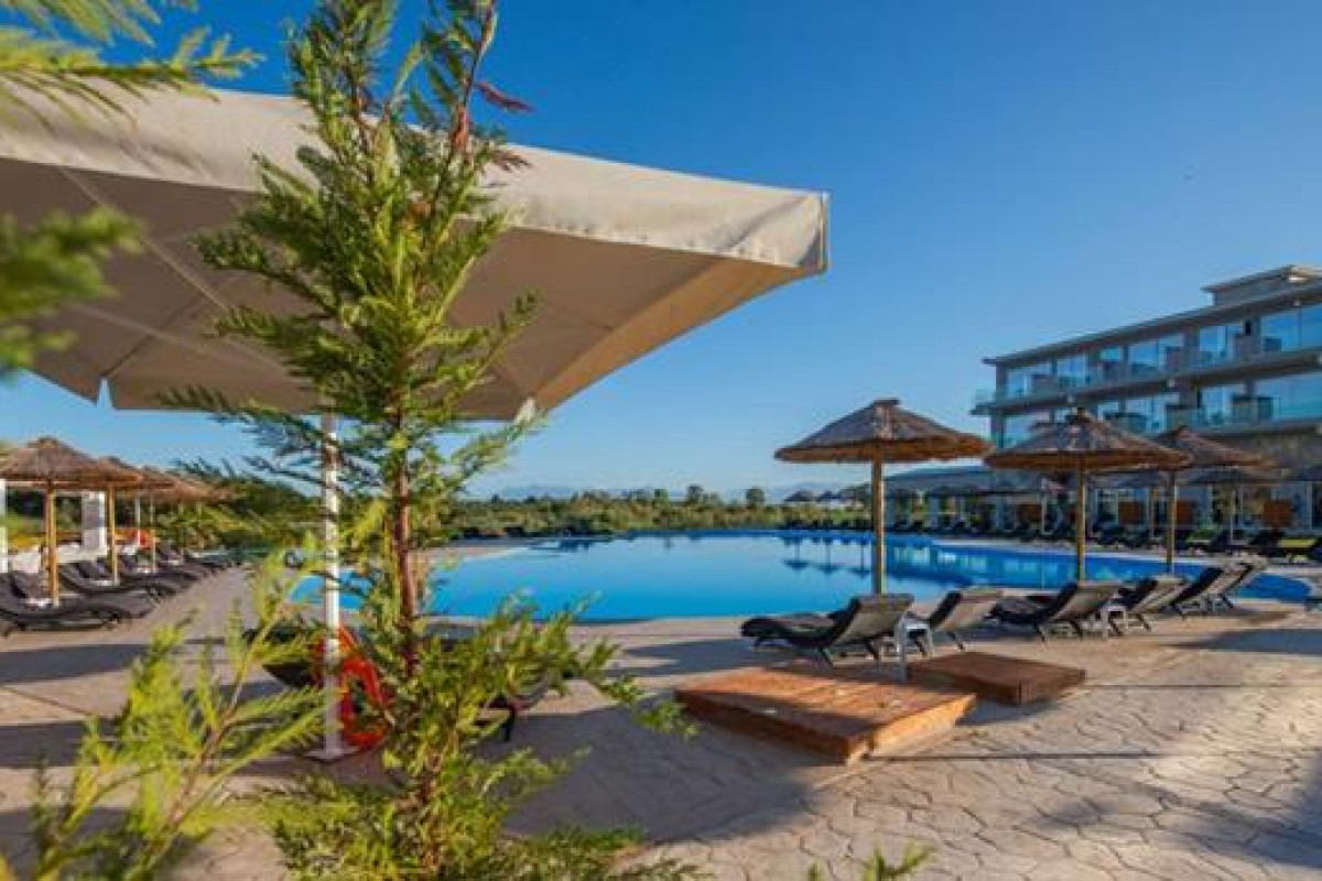 Ninos Laguna Holiday Resort