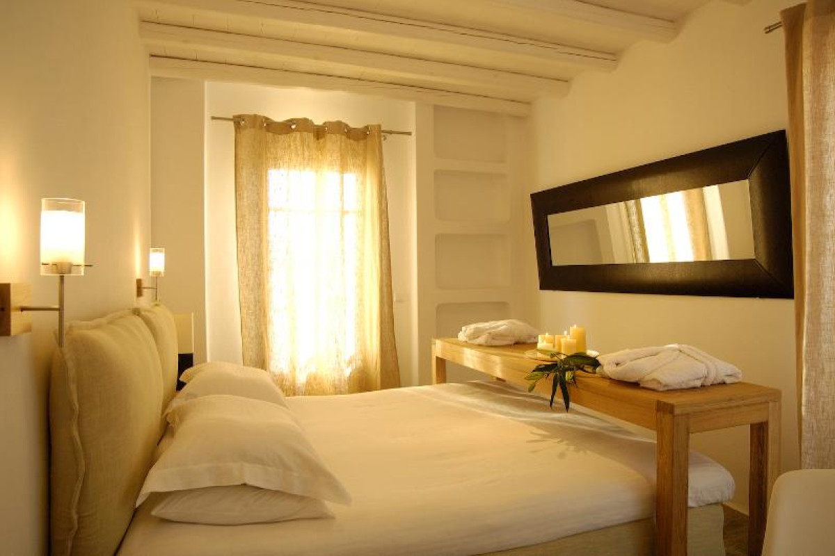 Kapetan Tasos Suites
