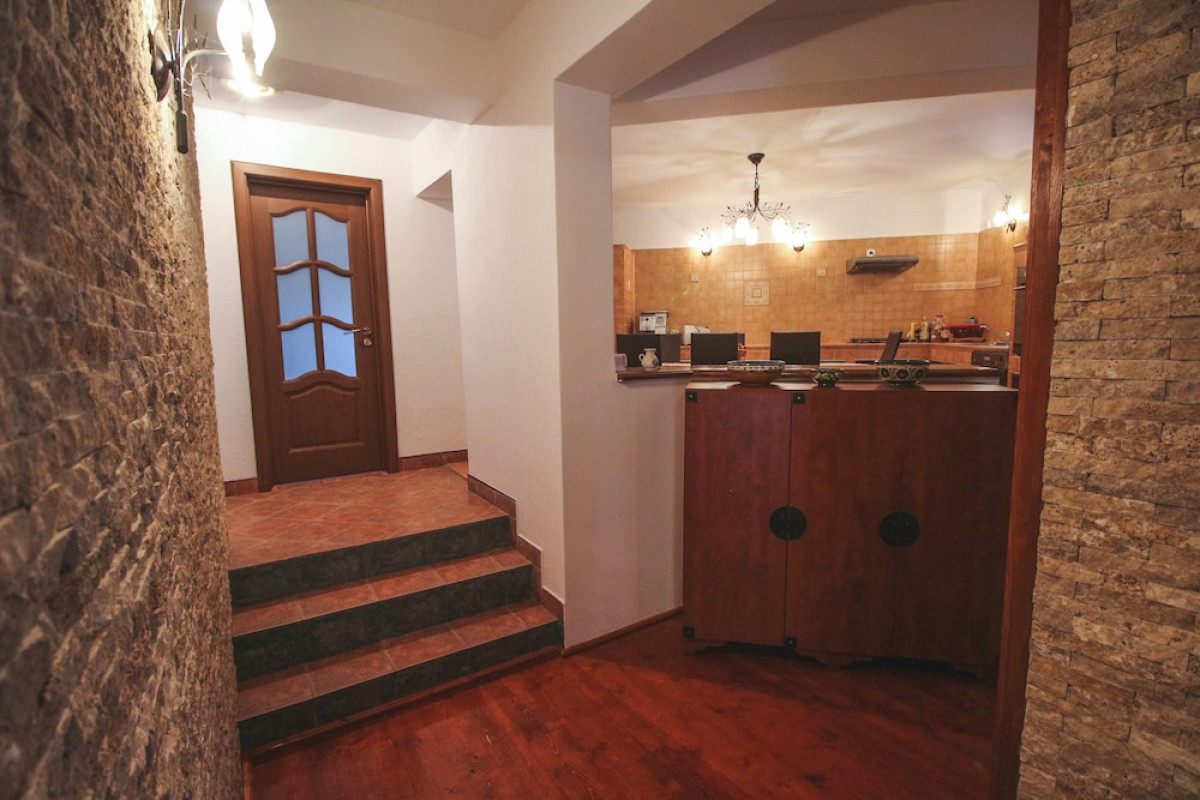 THE HOLIDAY HOUSE
