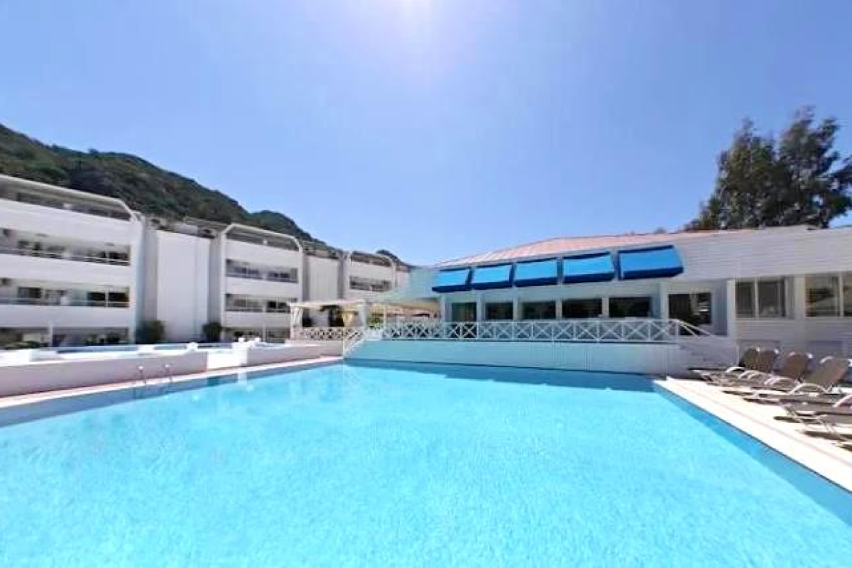 CLUB MUNAMAR BEACH RESORT
