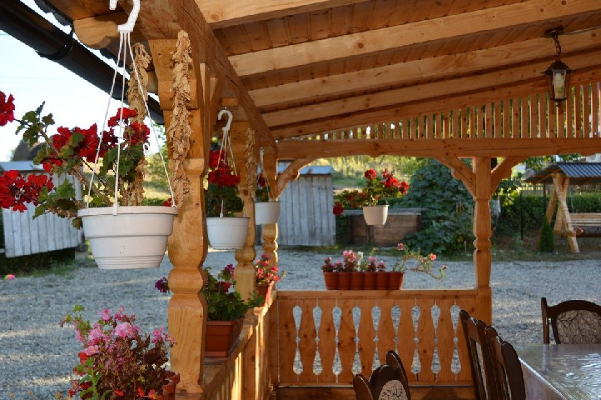CASA MARAMURESEANA LARISA