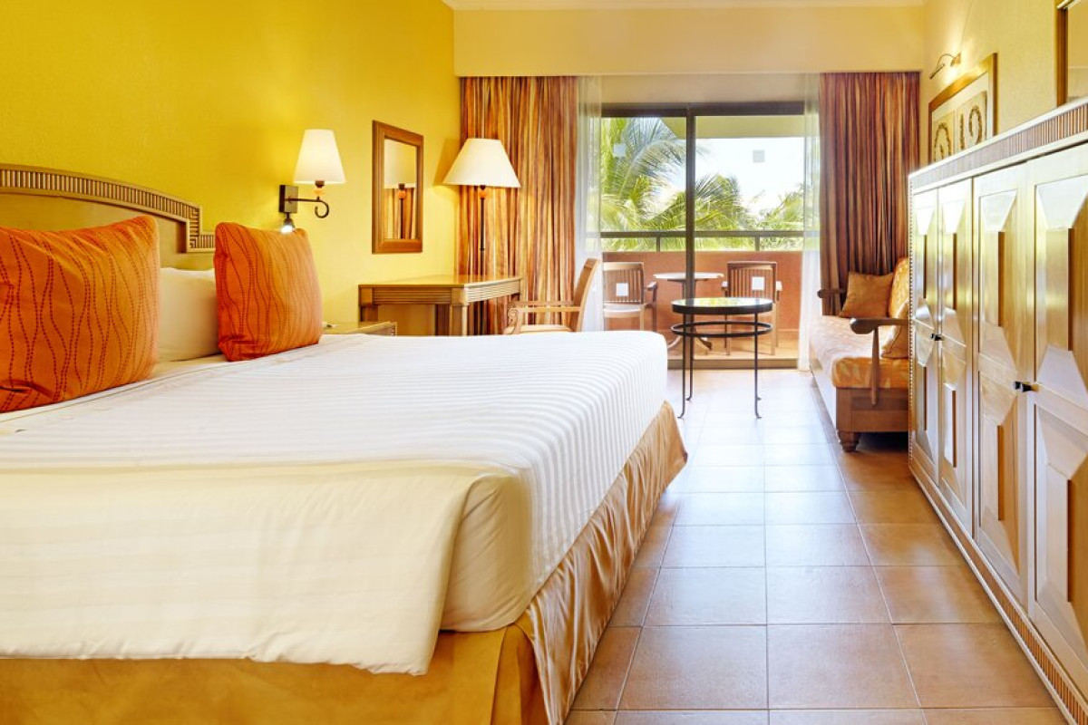 Barcelo Maya Colonial