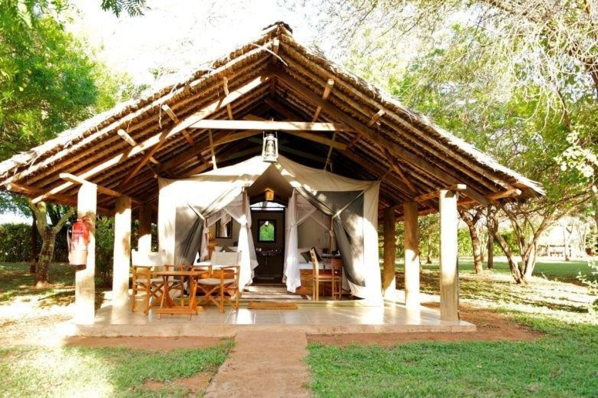 Prideinn Flamingo Beach Resort and Safari Tsavo Explorer RO