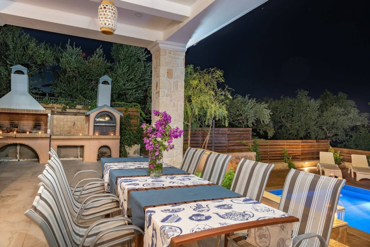 BEAUTIFUL HOUSE WITH PRIVATE POOL, PRIVACY AND SEA VIEW, NEAR Z