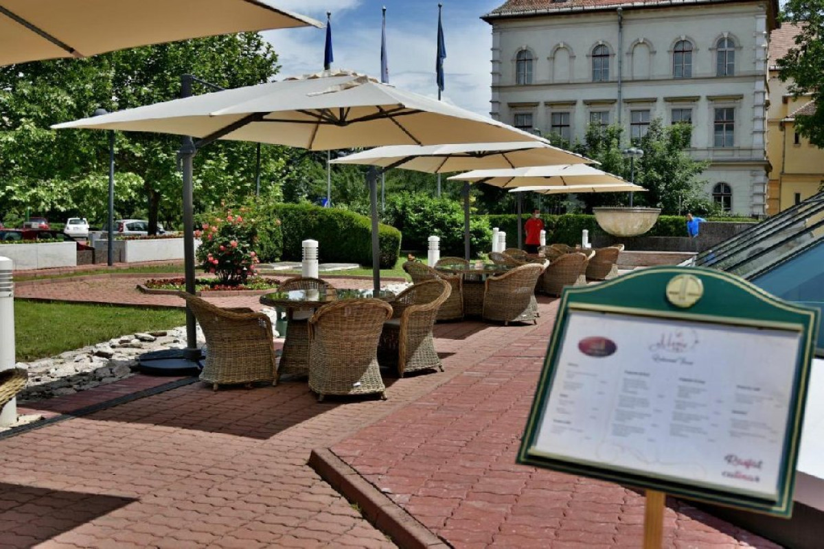 . Aro Palace