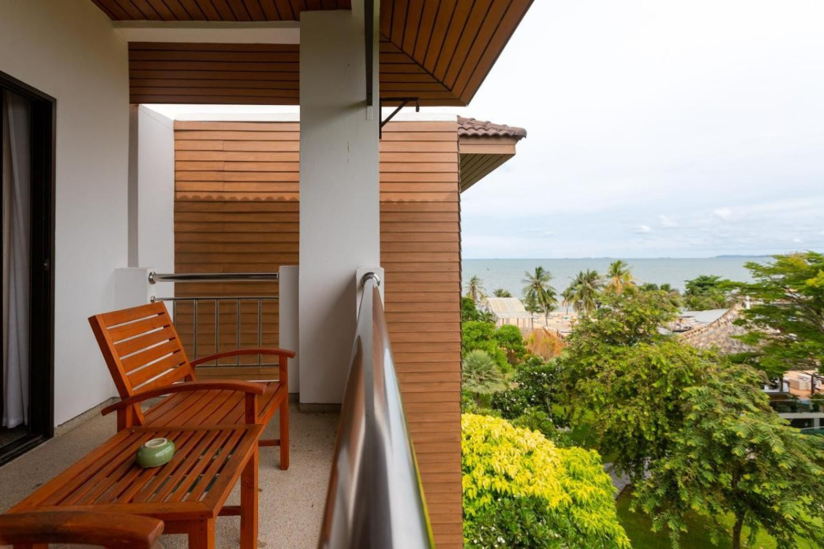 Pinnacle Grand Jomtien Resort & Beach Club