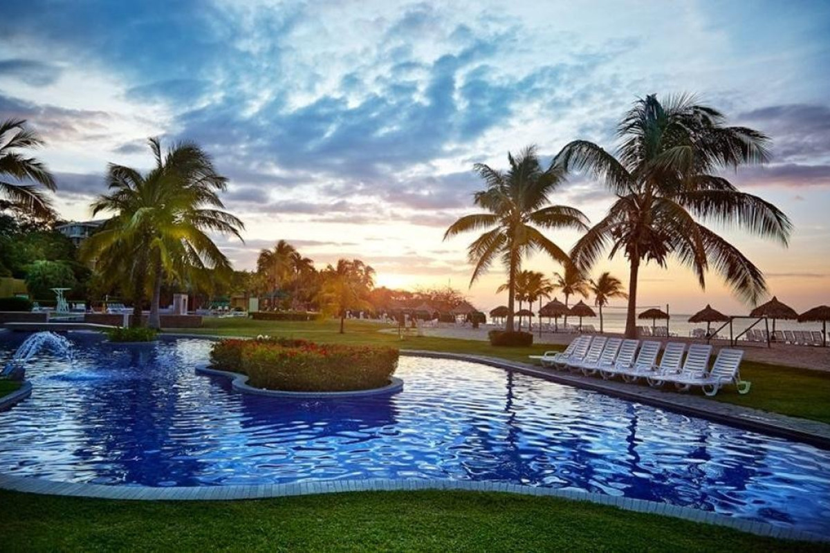 Combo Gamboa Rainforest Resort si Royal Decameron