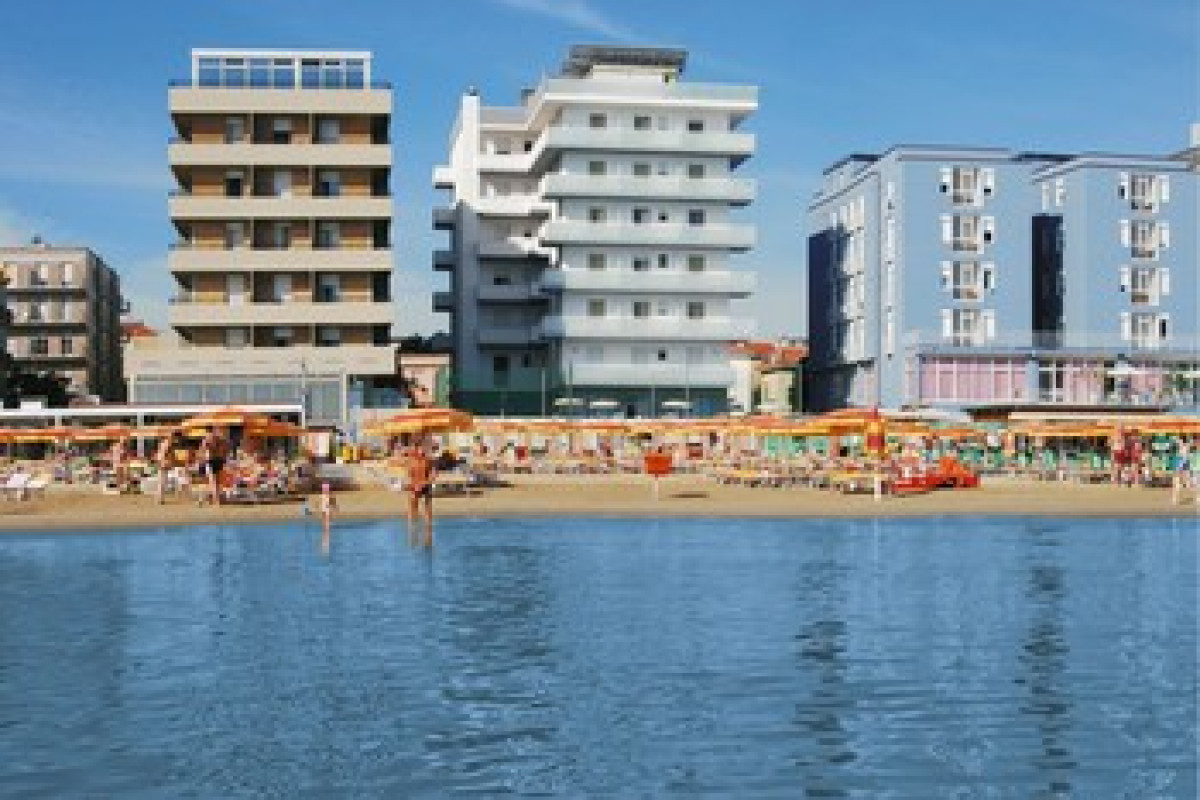 HOTEL EMBASSY PESARO
