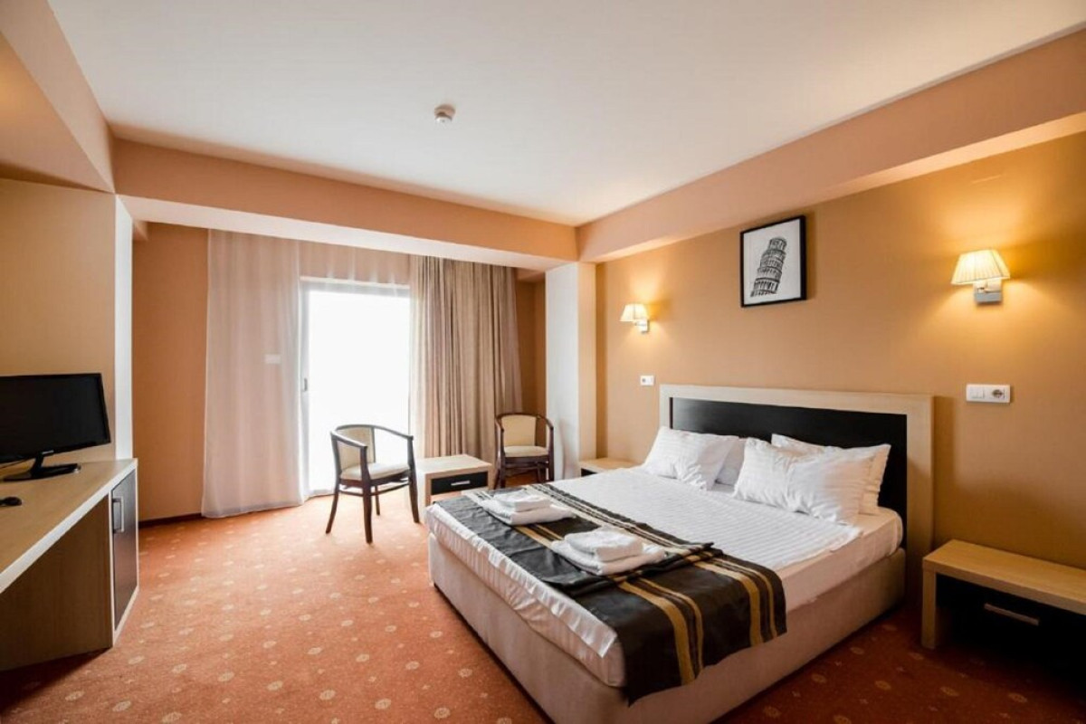 OXFORD INNS  SUITES