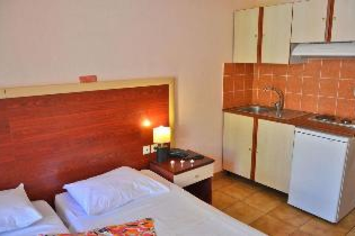 MAVRIKOS HOTEL