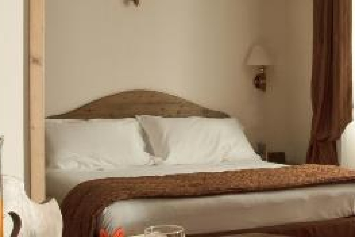 HOTEL ALASKA CORTINA