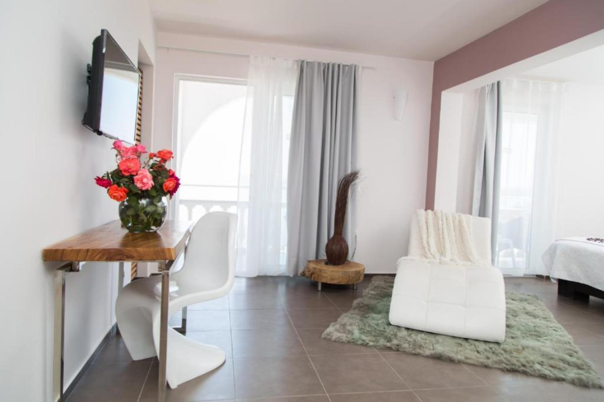 Pantokrator Hotel