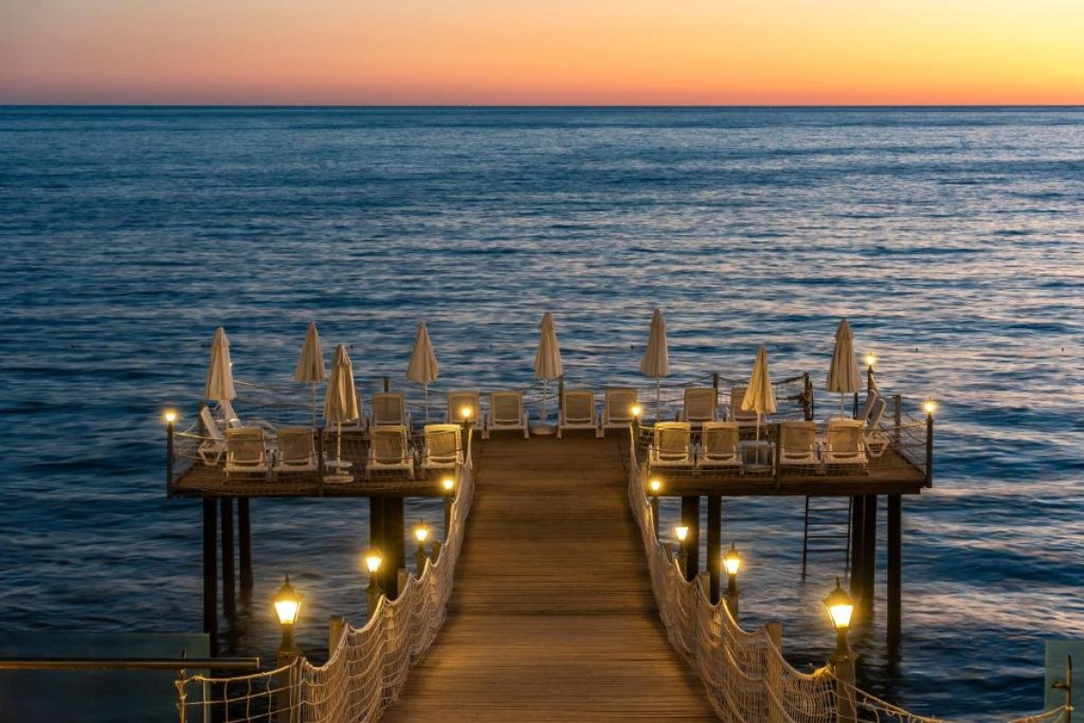 White City Beach Hotel