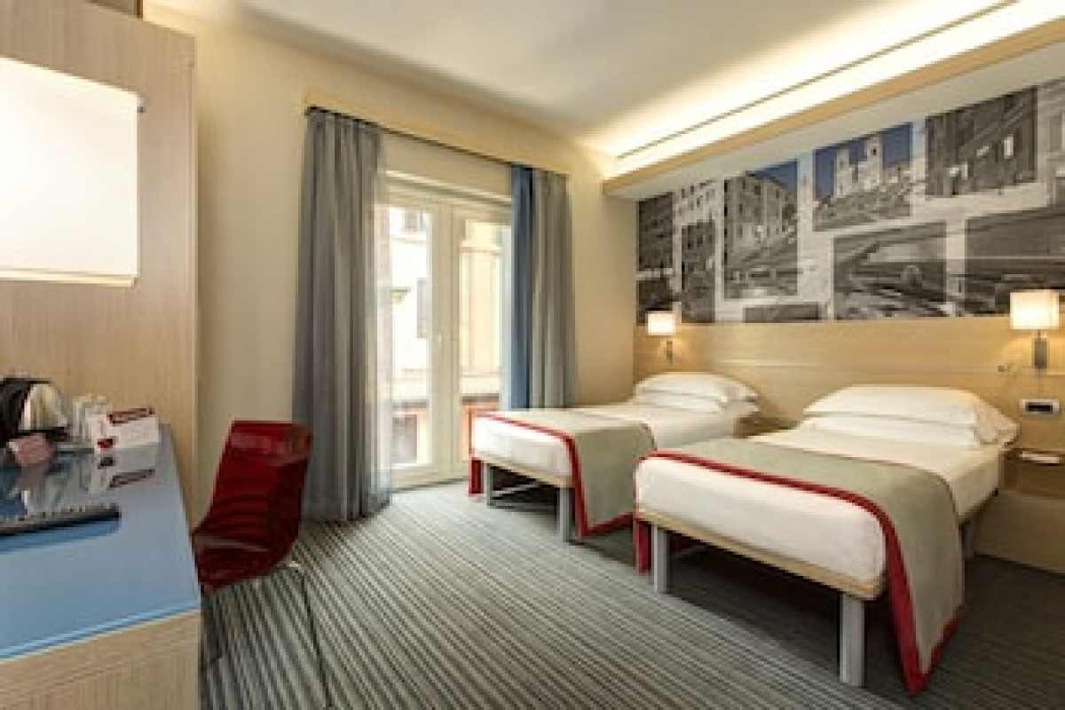 iQ Hotel Roma