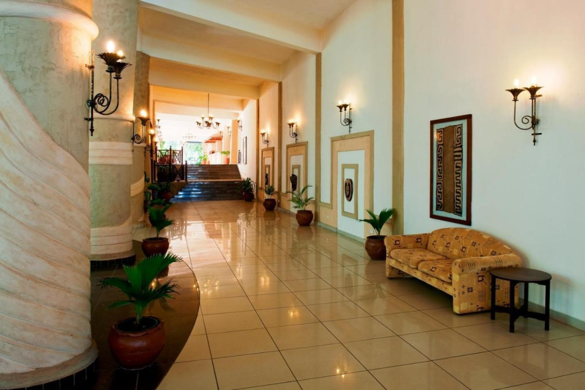 Neptune Beach Resort and Safari Tsavo Explorer RO
