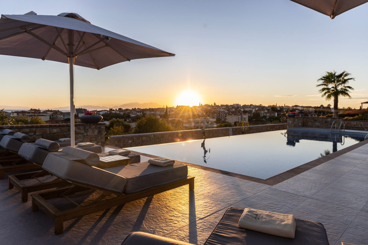 Akrolithos Luxury Suites