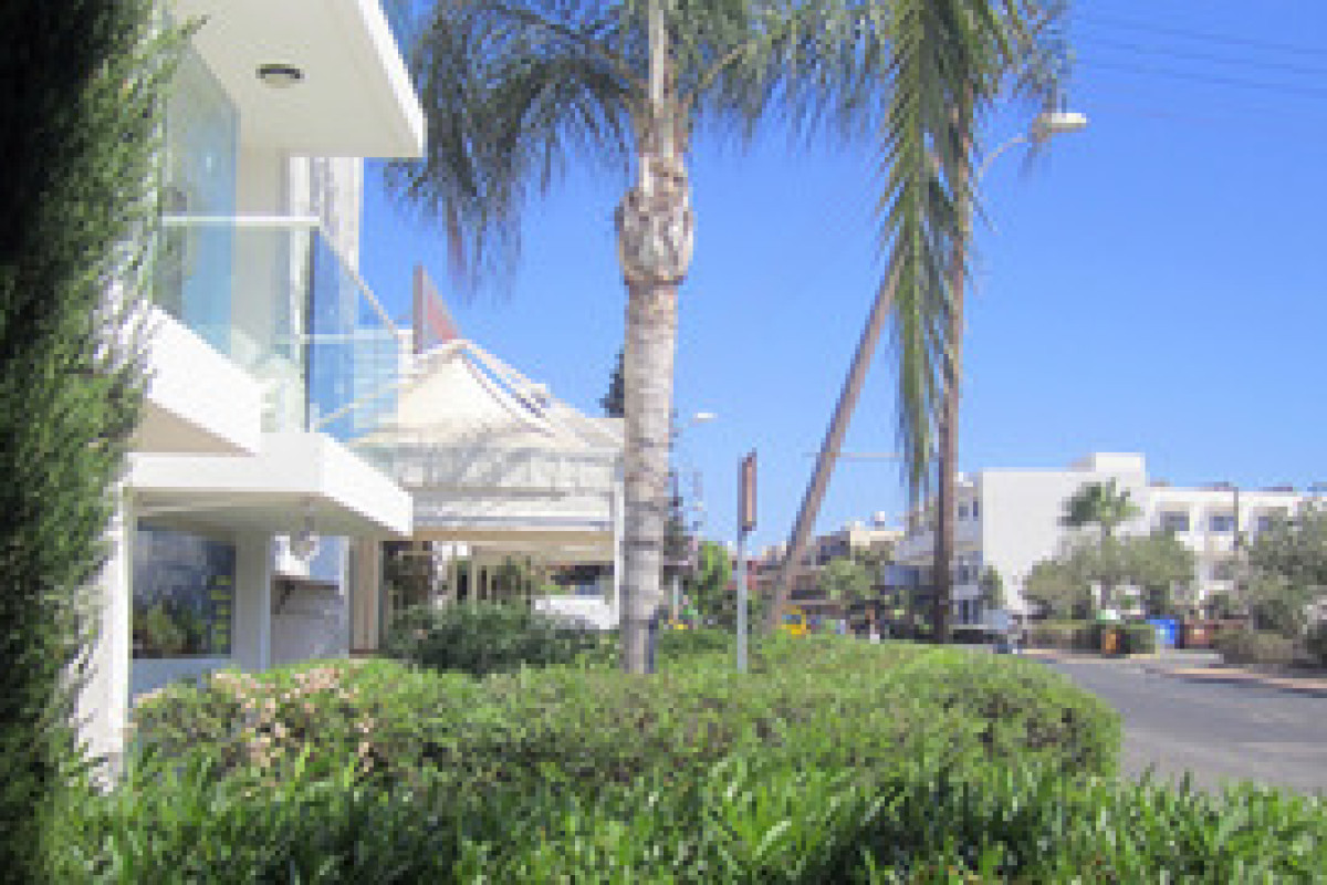 SENATOR HOTEL APARTMENTS - ADULTS ONLY