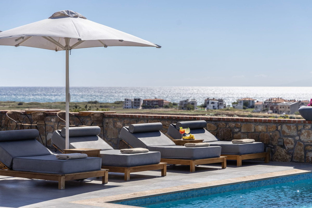 Akrolithos Luxury Suites