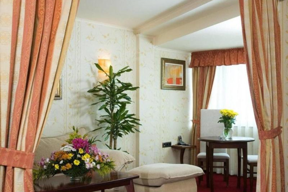 HOTEL CAPITOL