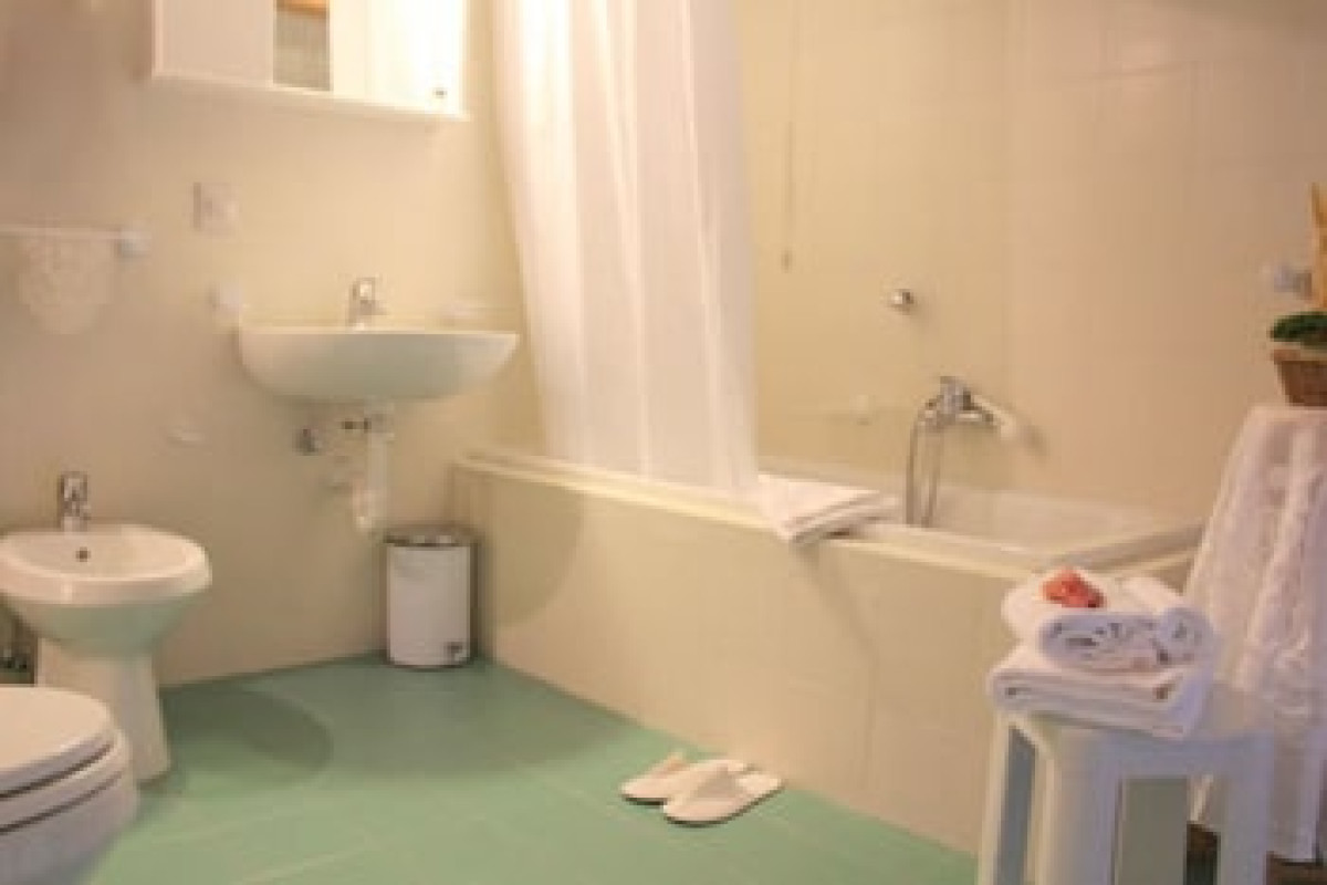 HOTEL ROYAL