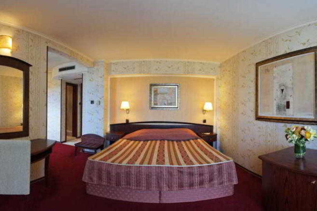 HOTEL CAPITOL