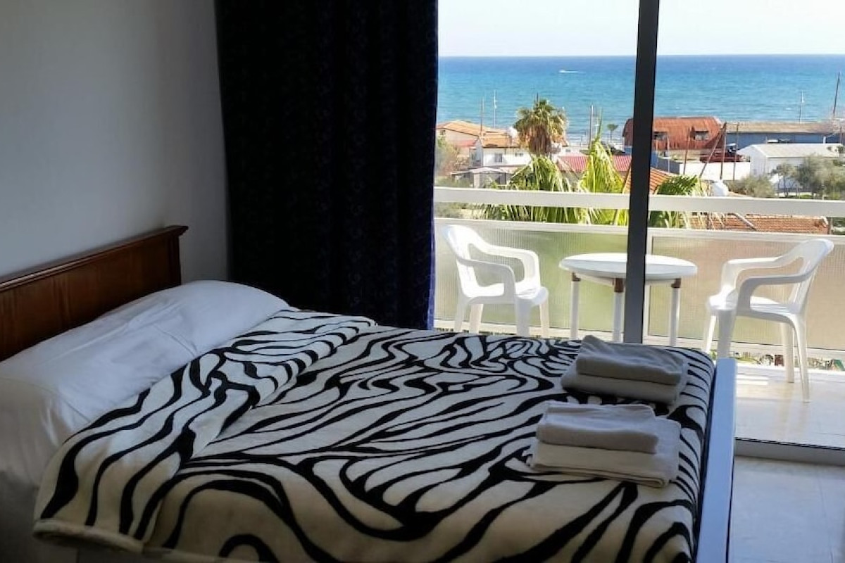 PELIDES APARTMENTS