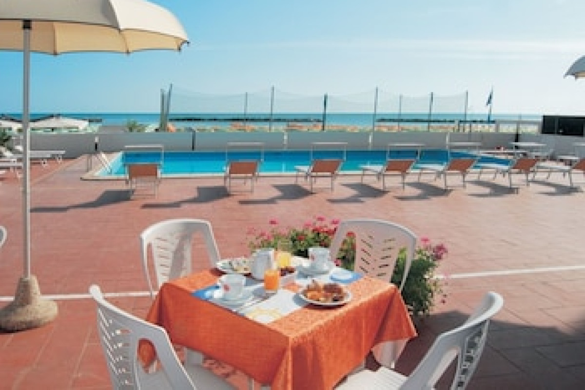 HOTEL EMBASSY PESARO