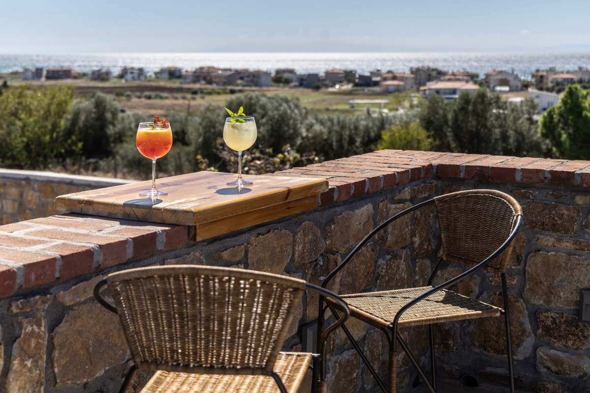 Akrolithos Luxury Suites