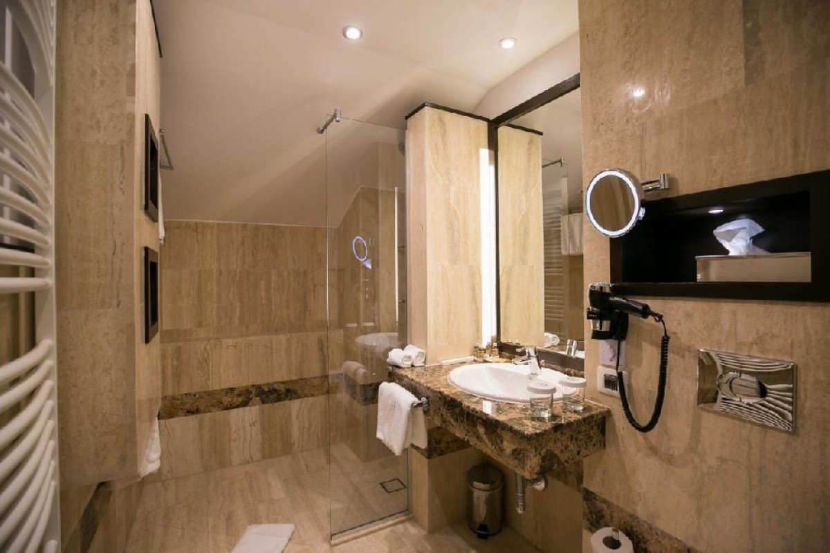 HOTEL CASTELNOR
