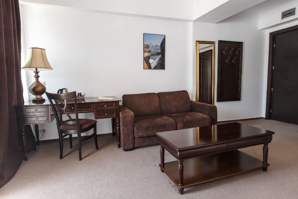 HOTEL PESTERA. - Moroeni - Parcul Natural Bucegi - Cota 1610
