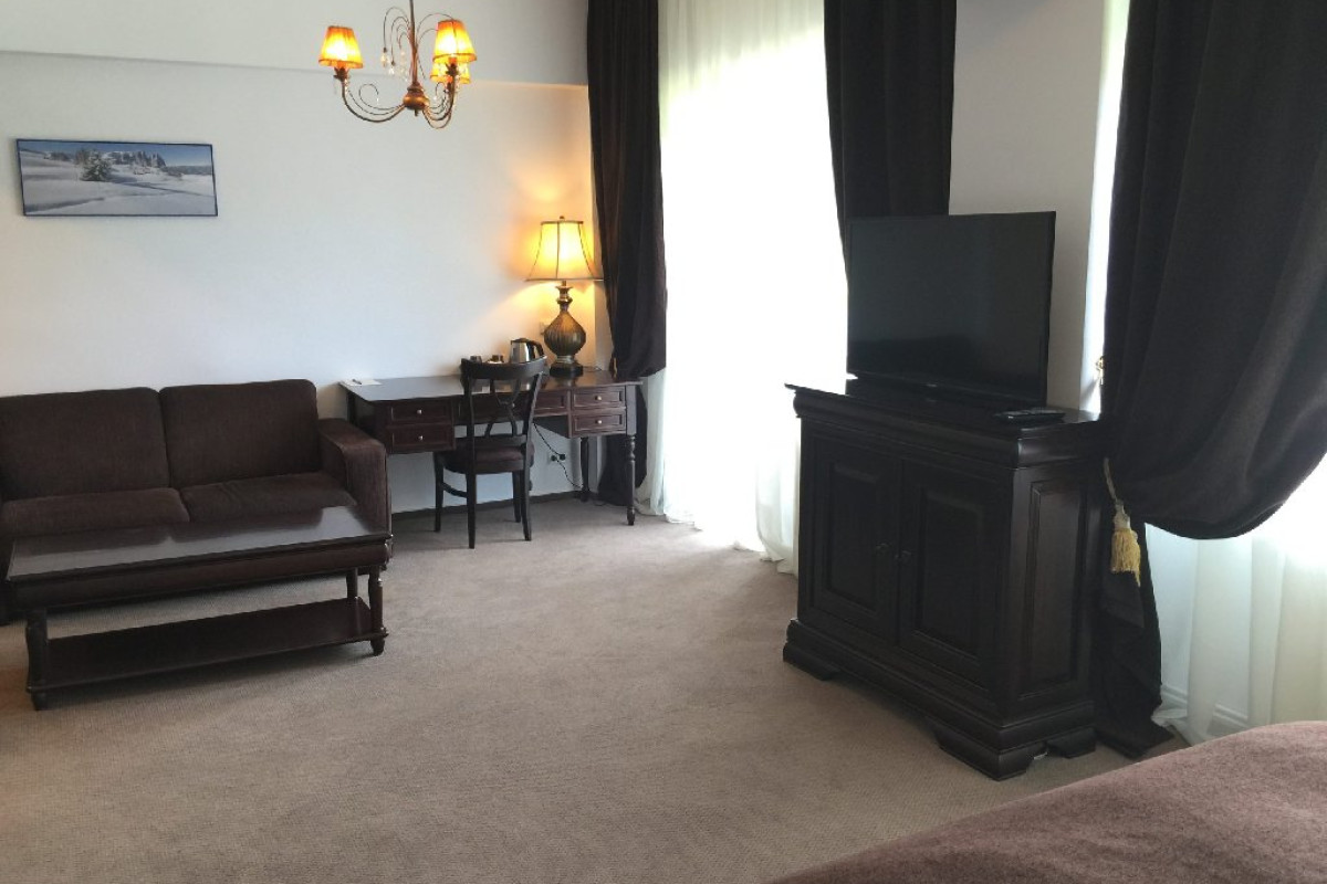 HOTEL PESTERA. - Moroeni - Parcul Natural Bucegi - Cota 1610
