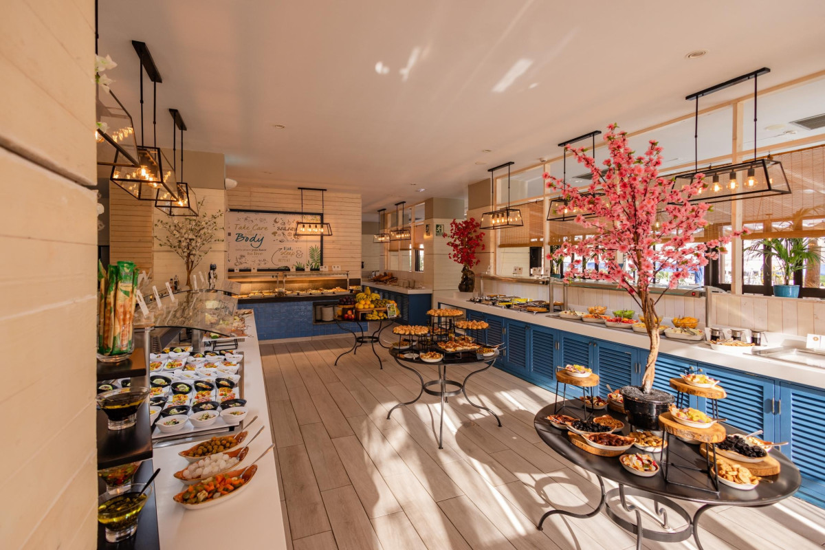 Corallium Beach by Lopesan Hotels
