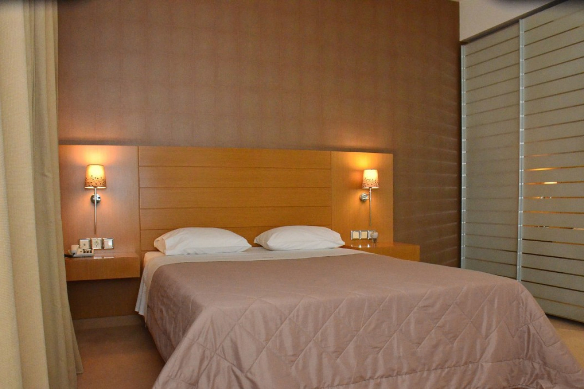DEVES HOTEL
