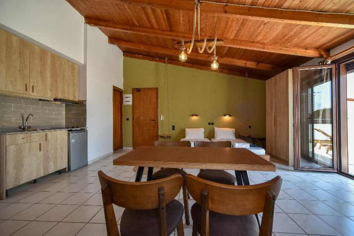 Iraklis Apartments