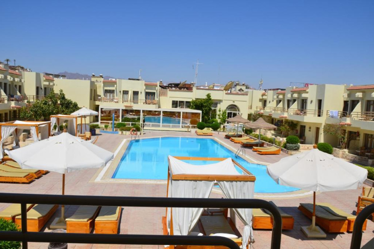 CATARACT LAYALINA