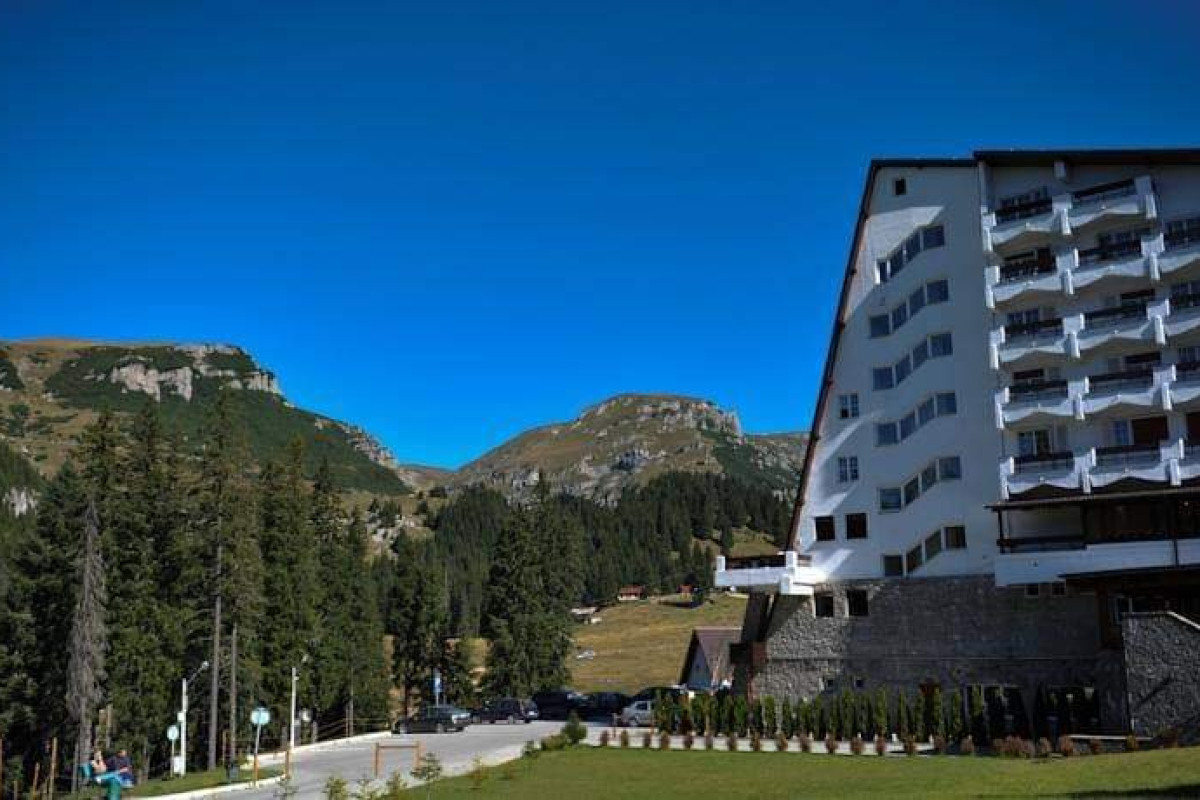 HOTEL PESTERA. - Moroeni - Parcul Natural Bucegi - Cota 1610