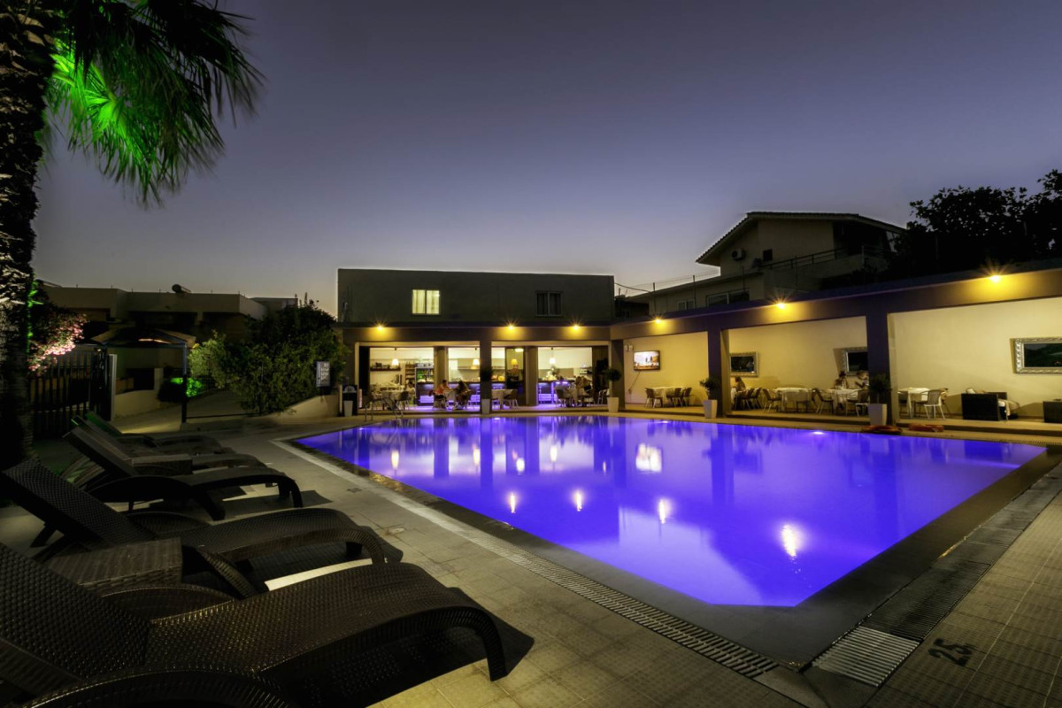 Hillside Studios&Apartments