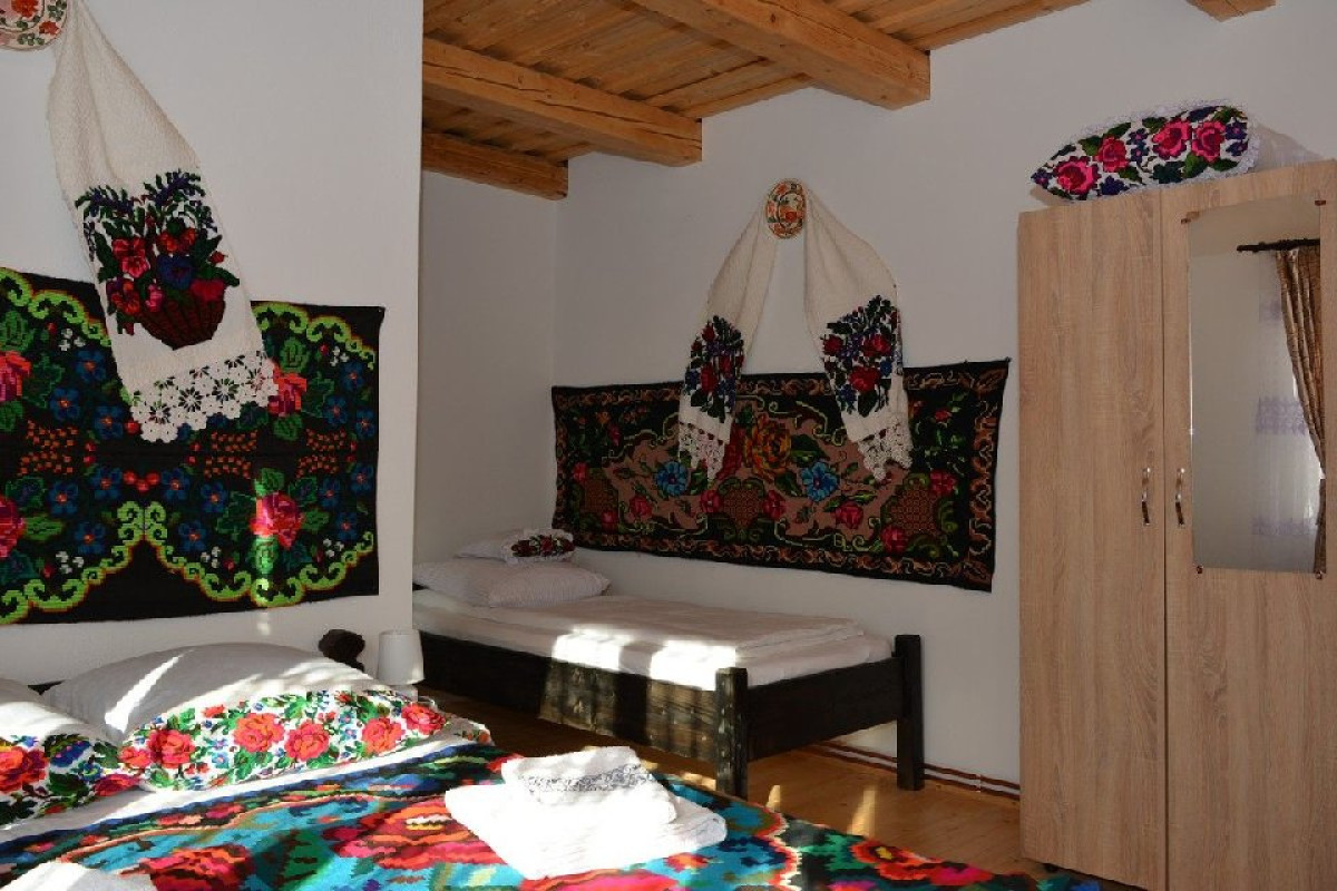 CASA MARAMURESEANA LARISA
