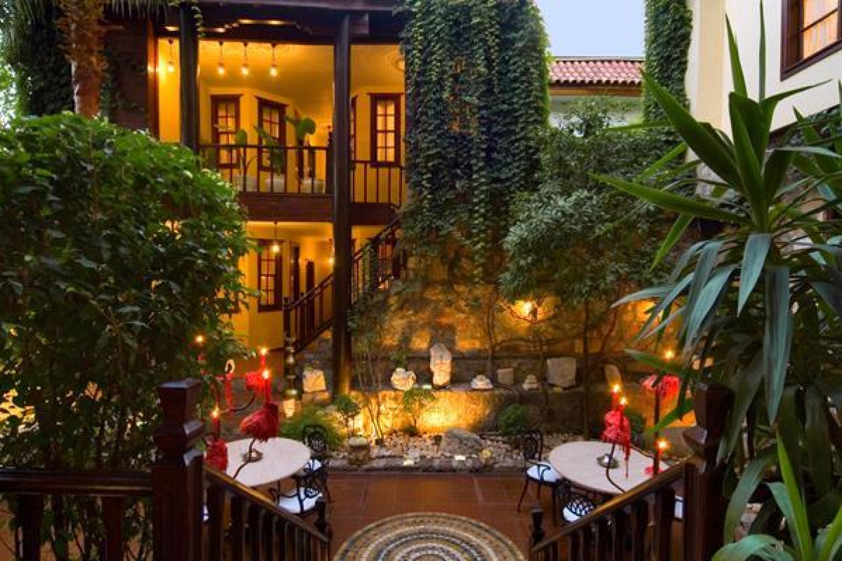 ALP PASA HOTEL