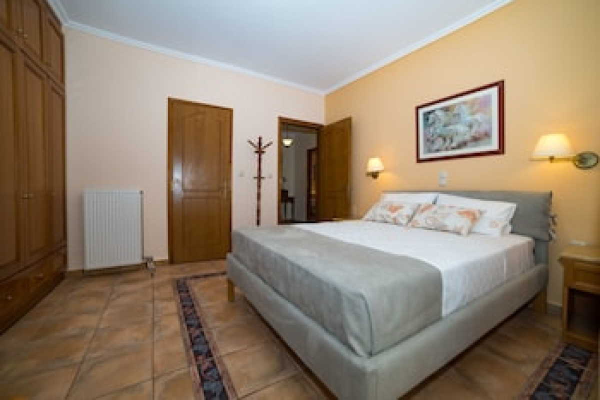 ANDREOLAS LUXURY SUITES