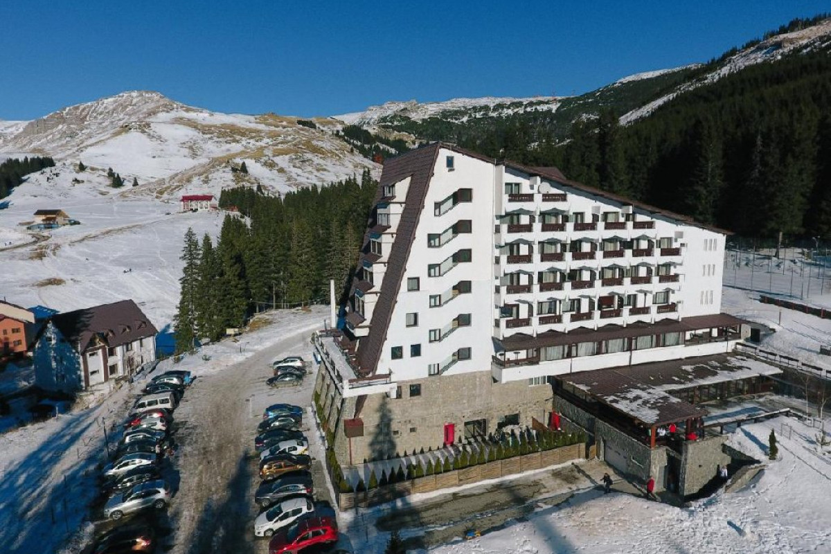 HOTEL PESTERA. - Moroeni - Parcul Natural Bucegi - Cota 1610