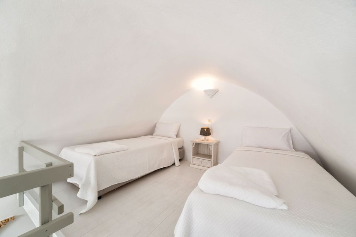 Kampanario Villa Santorini