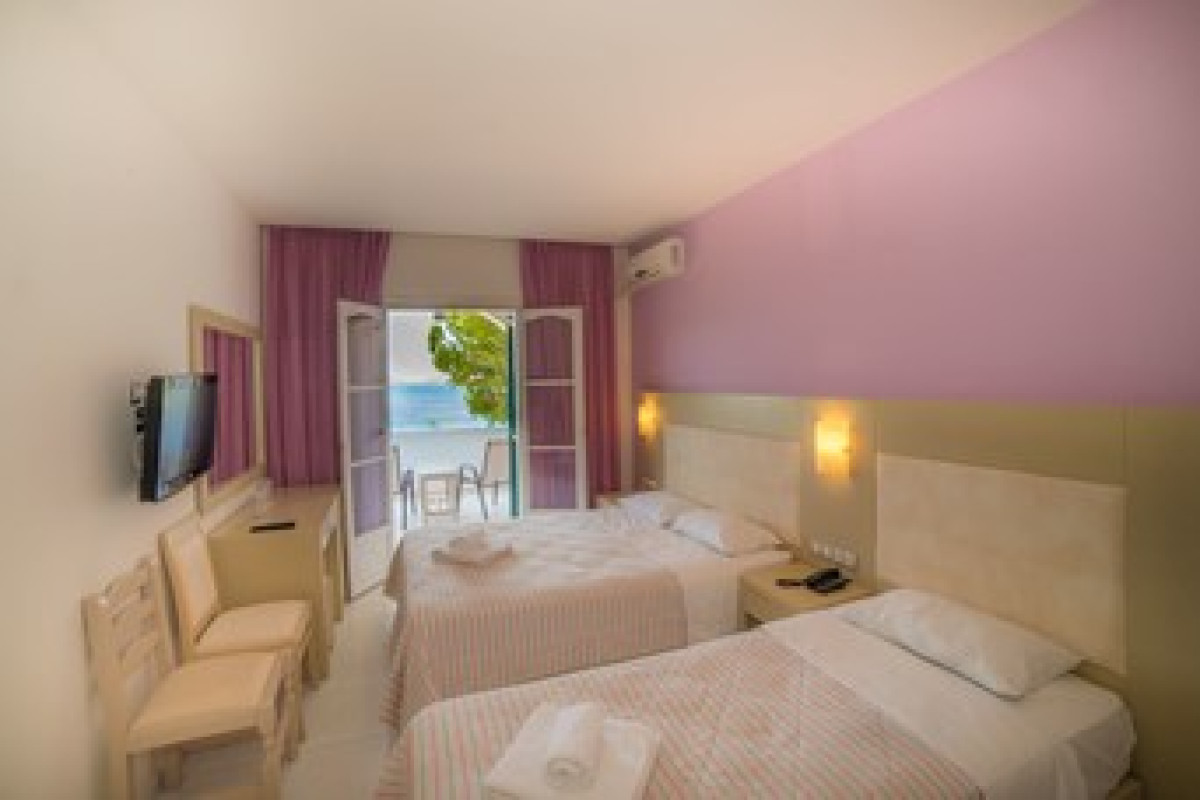 PORTO KOUKLA BEACH HOTEL