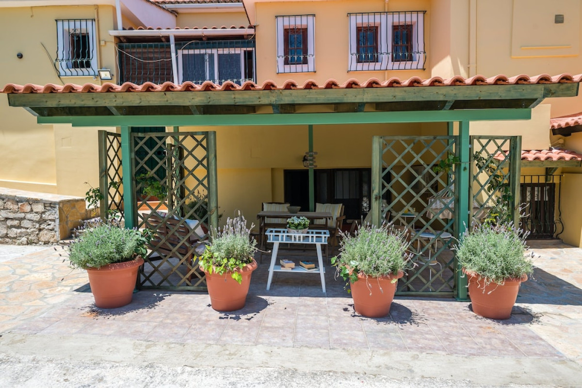 AMBOULA BEACH APARTMENTS
