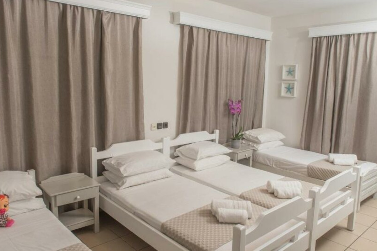 Aqua Beachfront Hotel