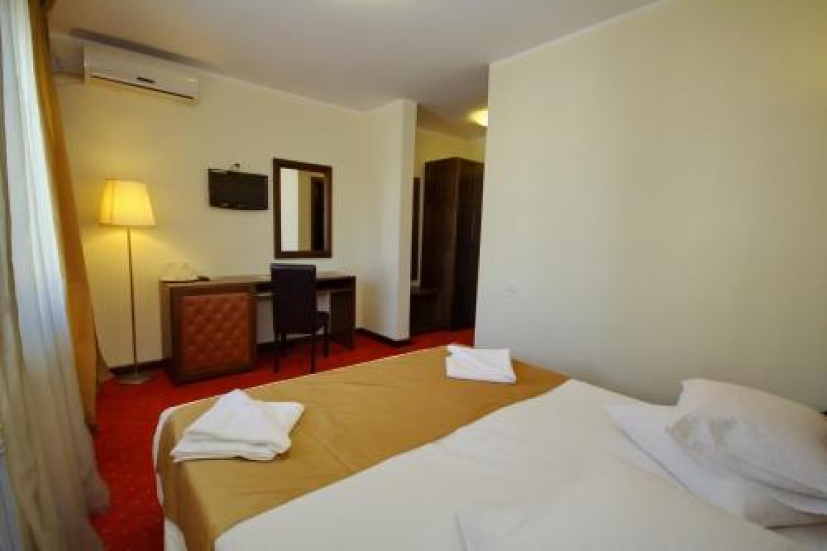 CITY HOTEL