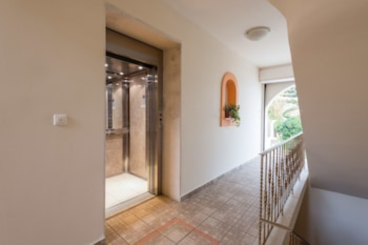 ANDREOLAS LUXURY SUITES